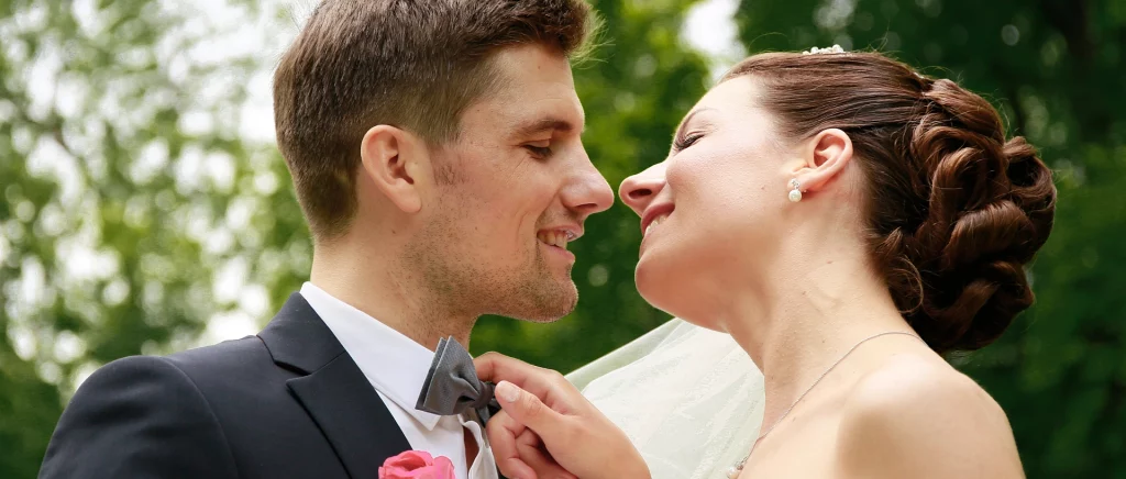 Hochzeitsvideo in Erding Brautpaar beim Hochzeitsfotografen
